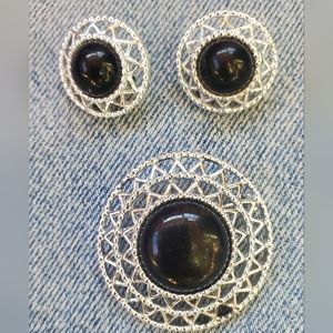 Sarah Coventry brooch and earrings set
